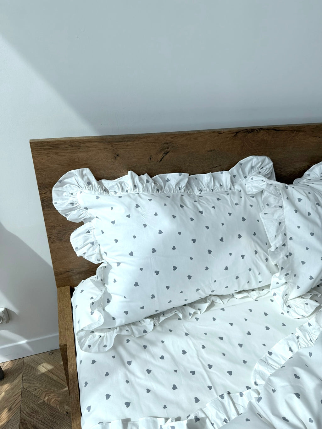 White Cotton Ranforce Bedding Set with Gray Hearts