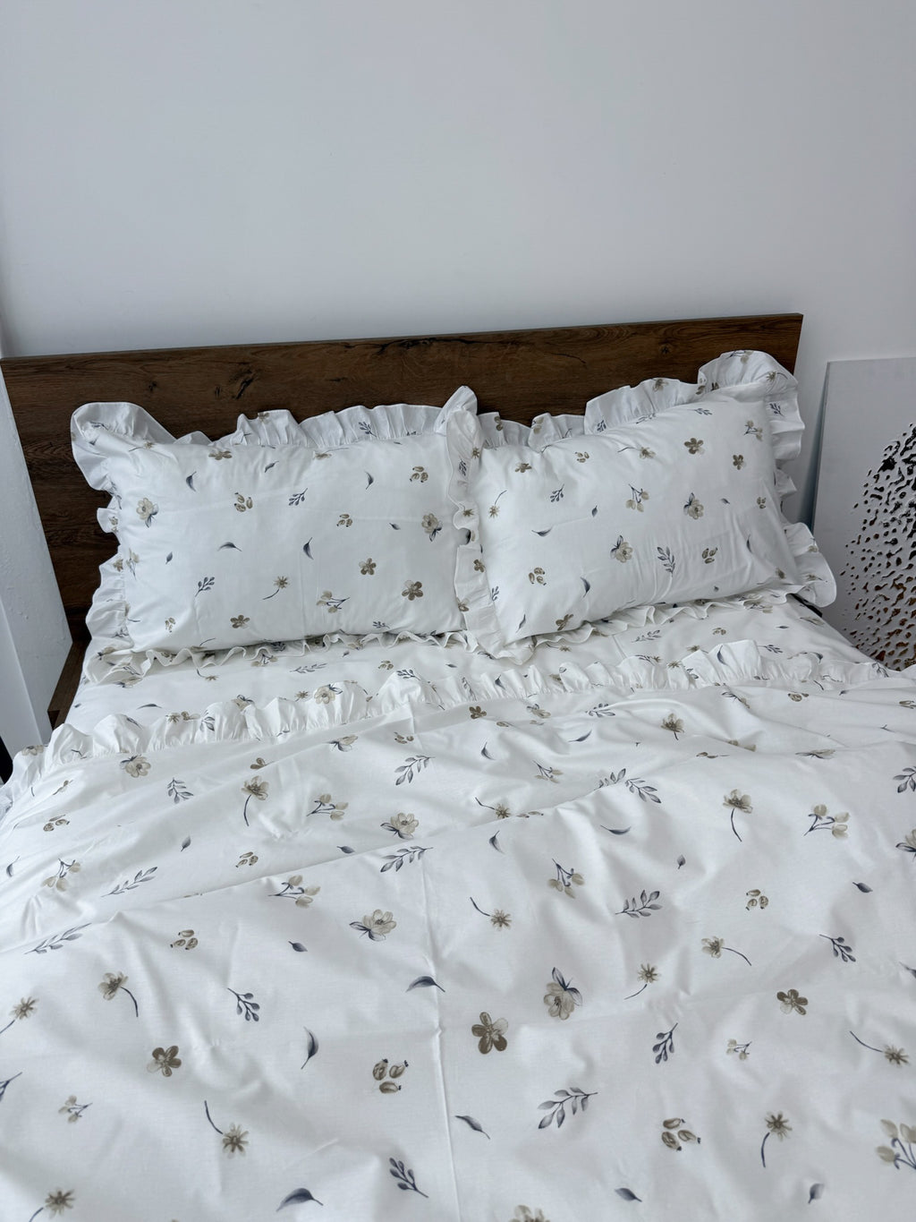 White Cotton Ranforce Floral Ruffle Bedding Set