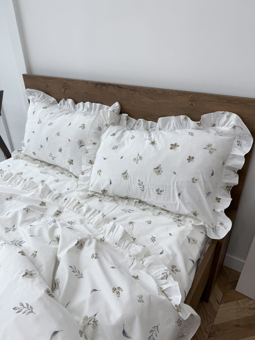 White Cotton Ranforce Floral Ruffle Bedding Set