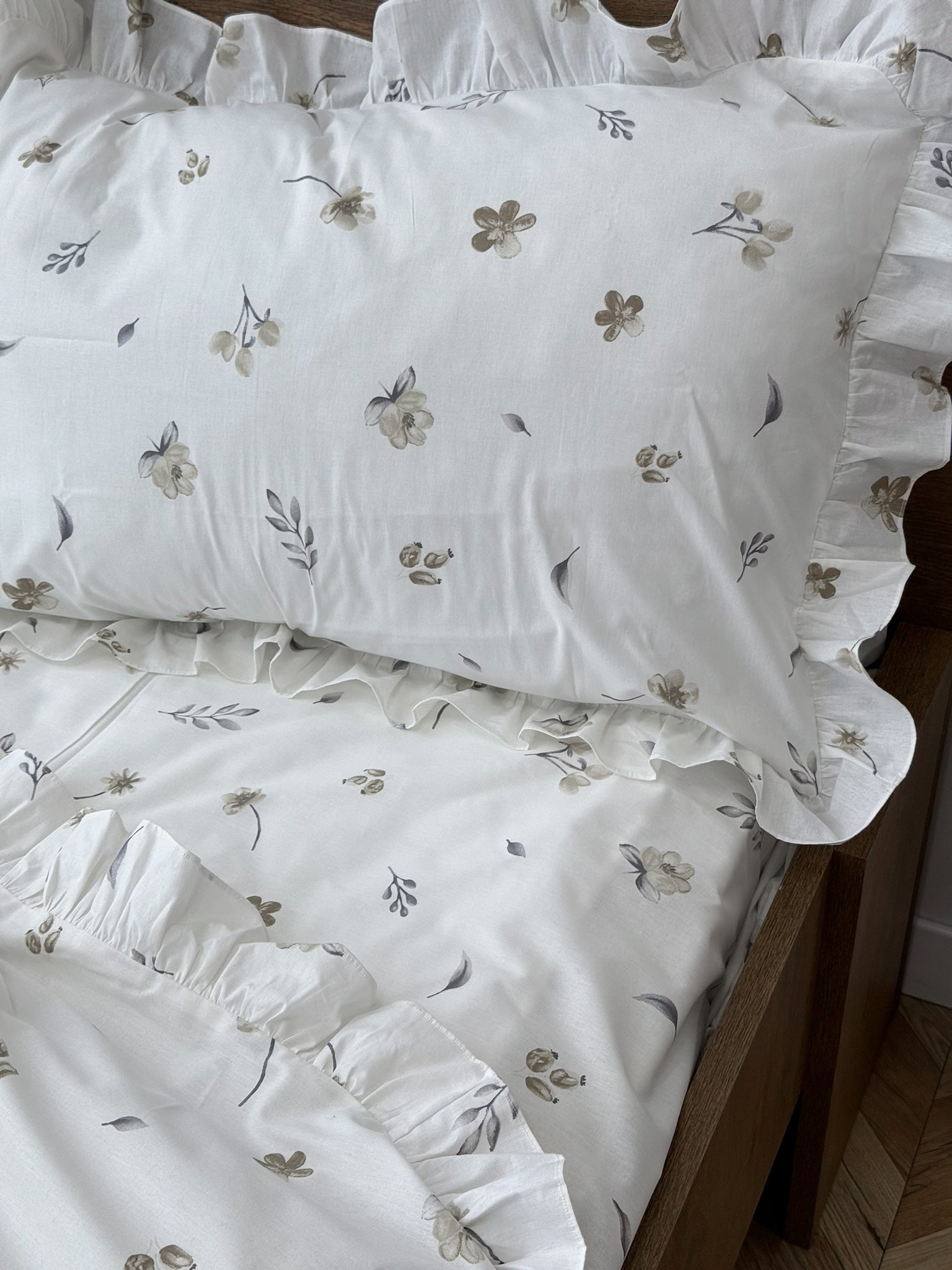 White Cotton Ranforce Floral Ruffle Bedding Set