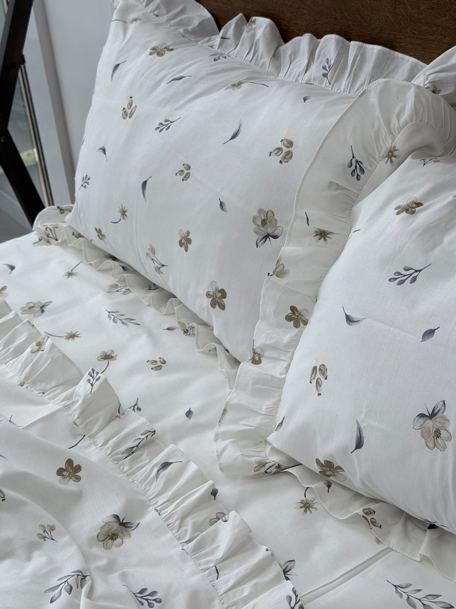 White Cotton Ranforce Floral Ruffle Bedding Set