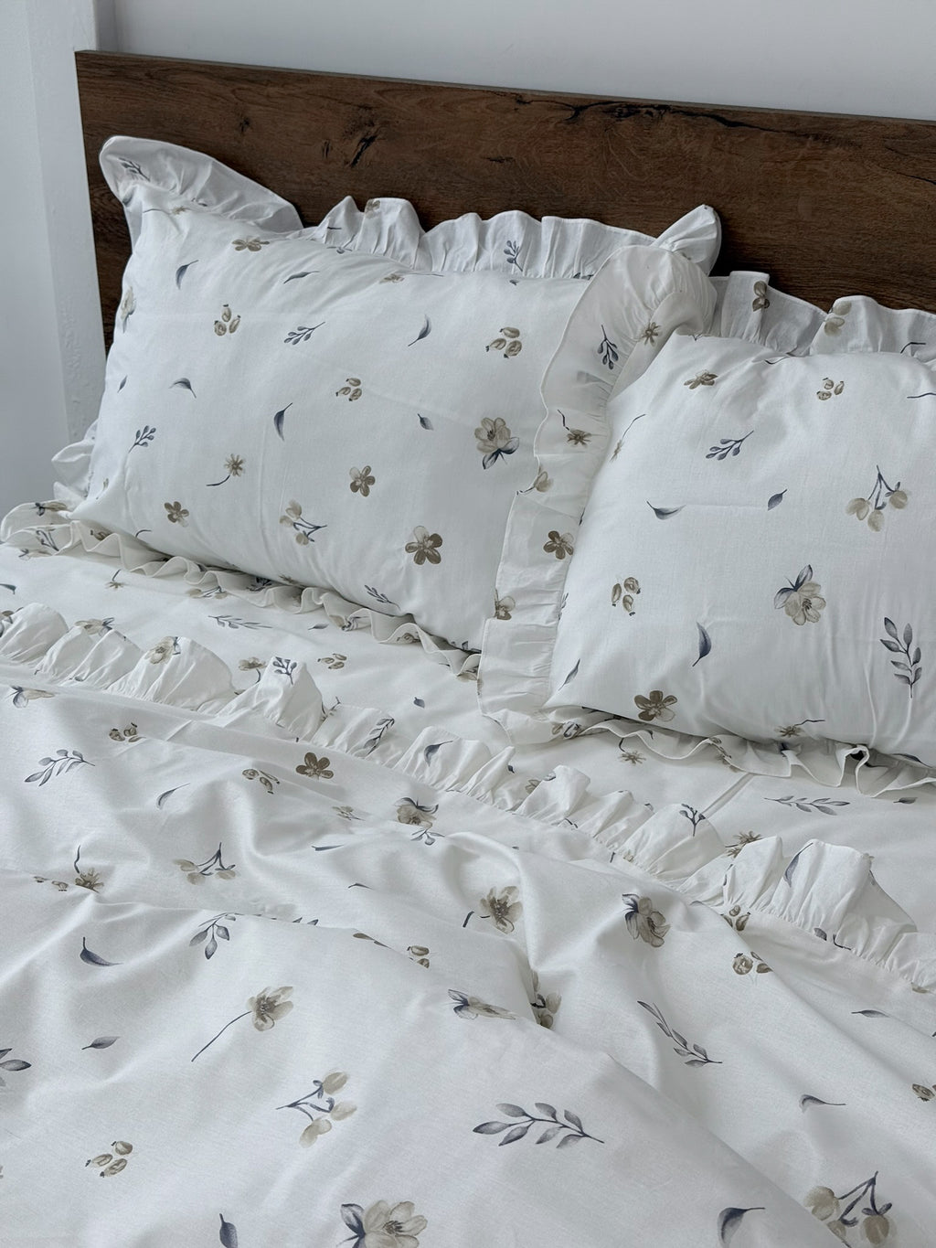 White Cotton Ranforce Floral Ruffle Bedding Set