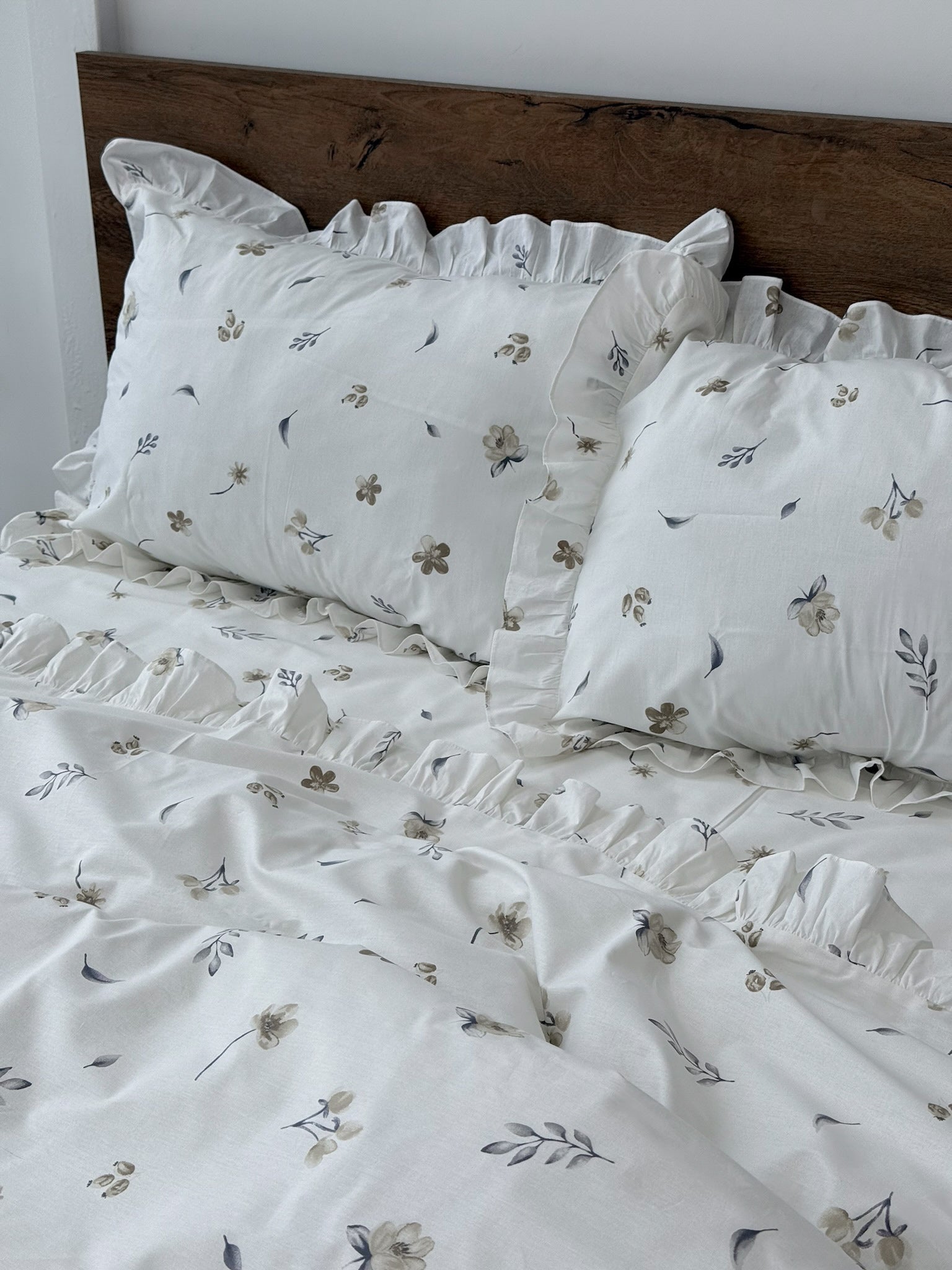 White Cotton Ranforce Floral Ruffle Bedding Set