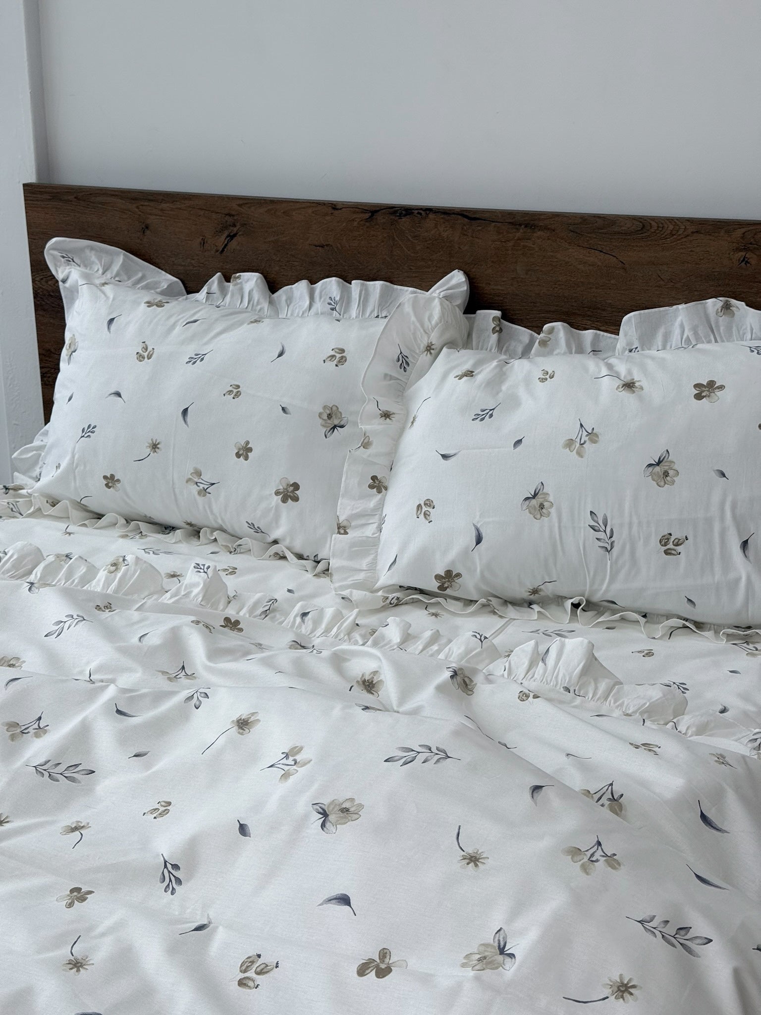 White Cotton Ranforce Floral Ruffle Bedding Set