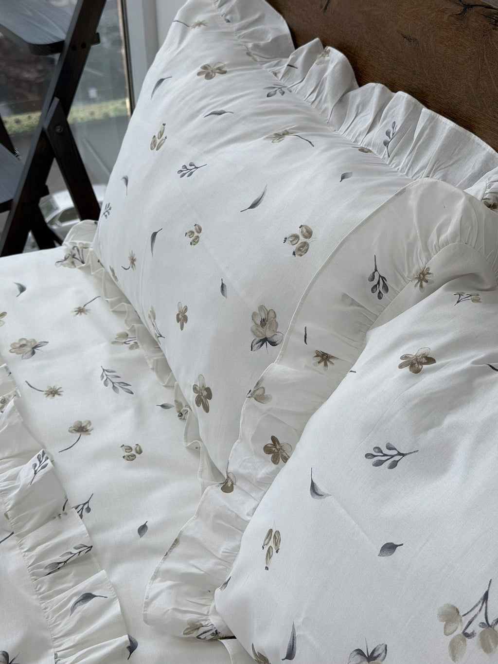 White Cotton Ranforce Floral Ruffle Bedding Set