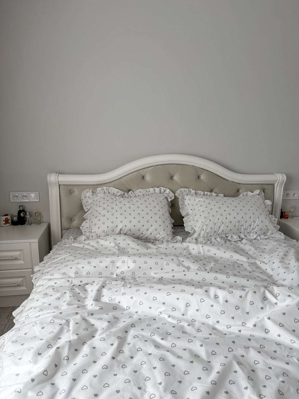 White Cotton Ranforce Ruffle Bedding Set with Gray Hearts