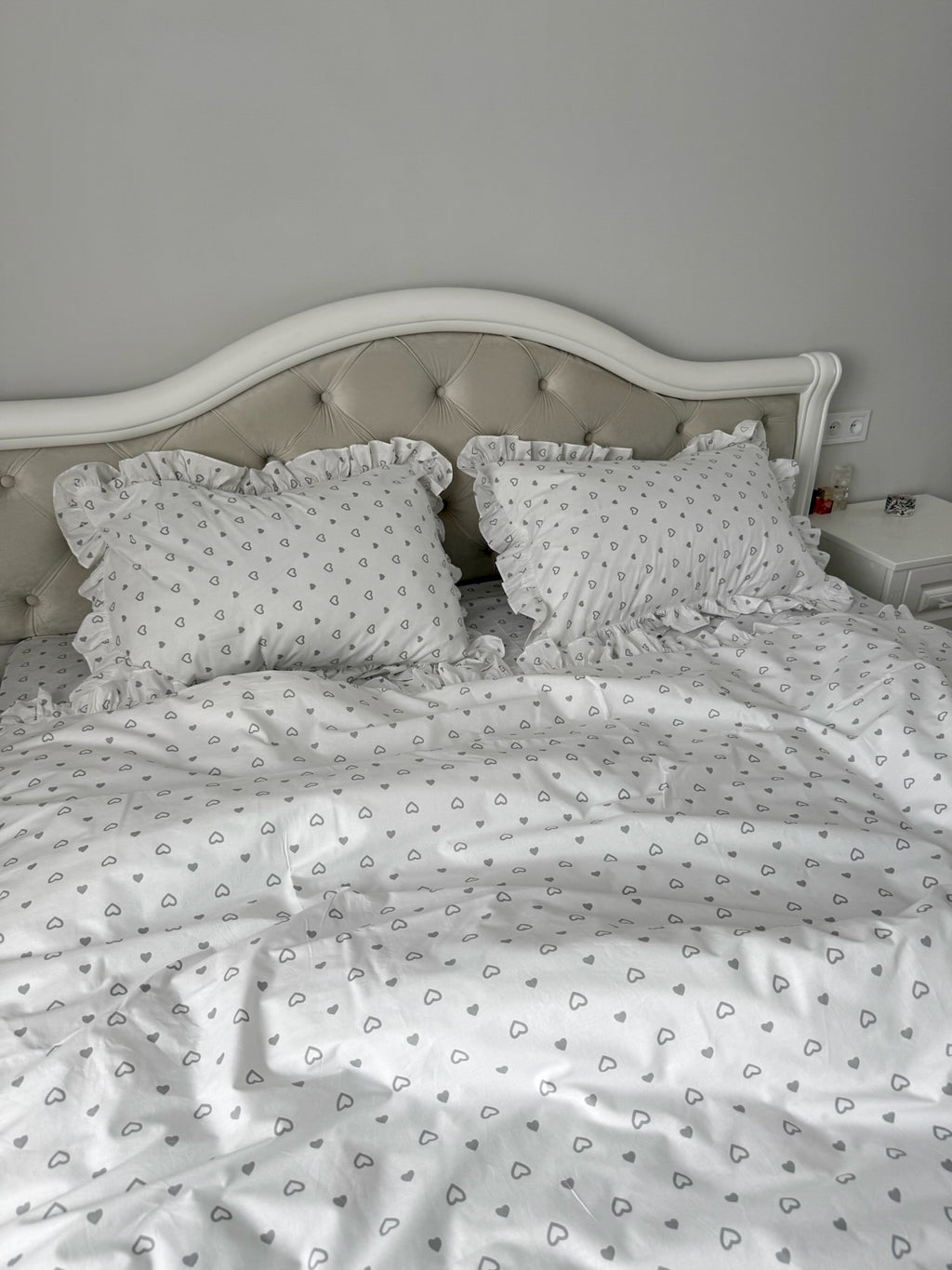 White Cotton Ranforce Ruffle Bedding Set with Gray Hearts