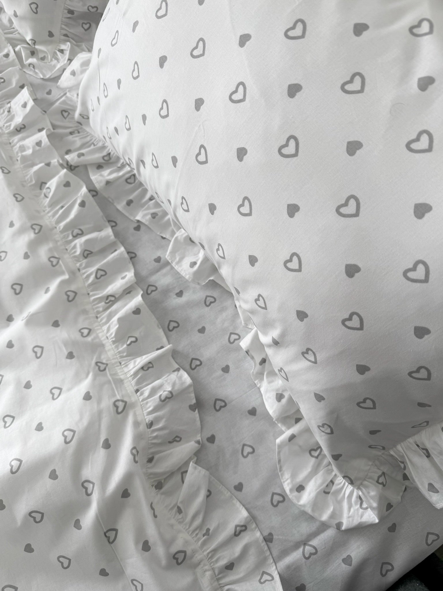 White Cotton Ranforce Ruffle Bedding Set with Gray Hearts