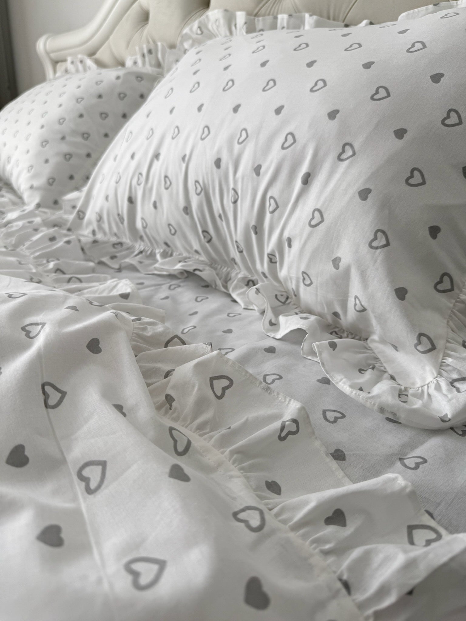 White Cotton Ranforce Ruffle Bedding Set with Gray Hearts
