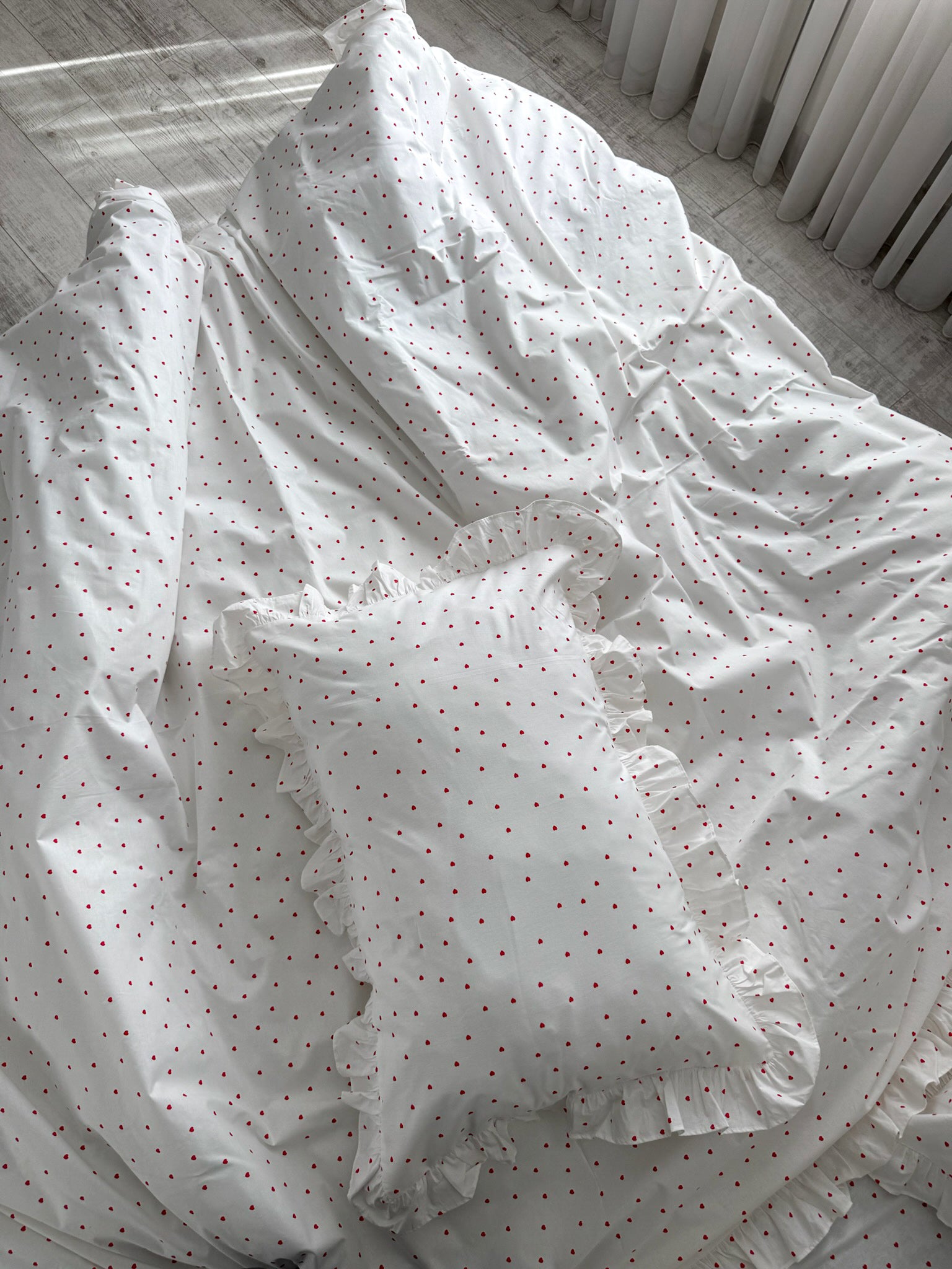 White Cotton Ranforce Ruffle Bedding Set with Red Hearts