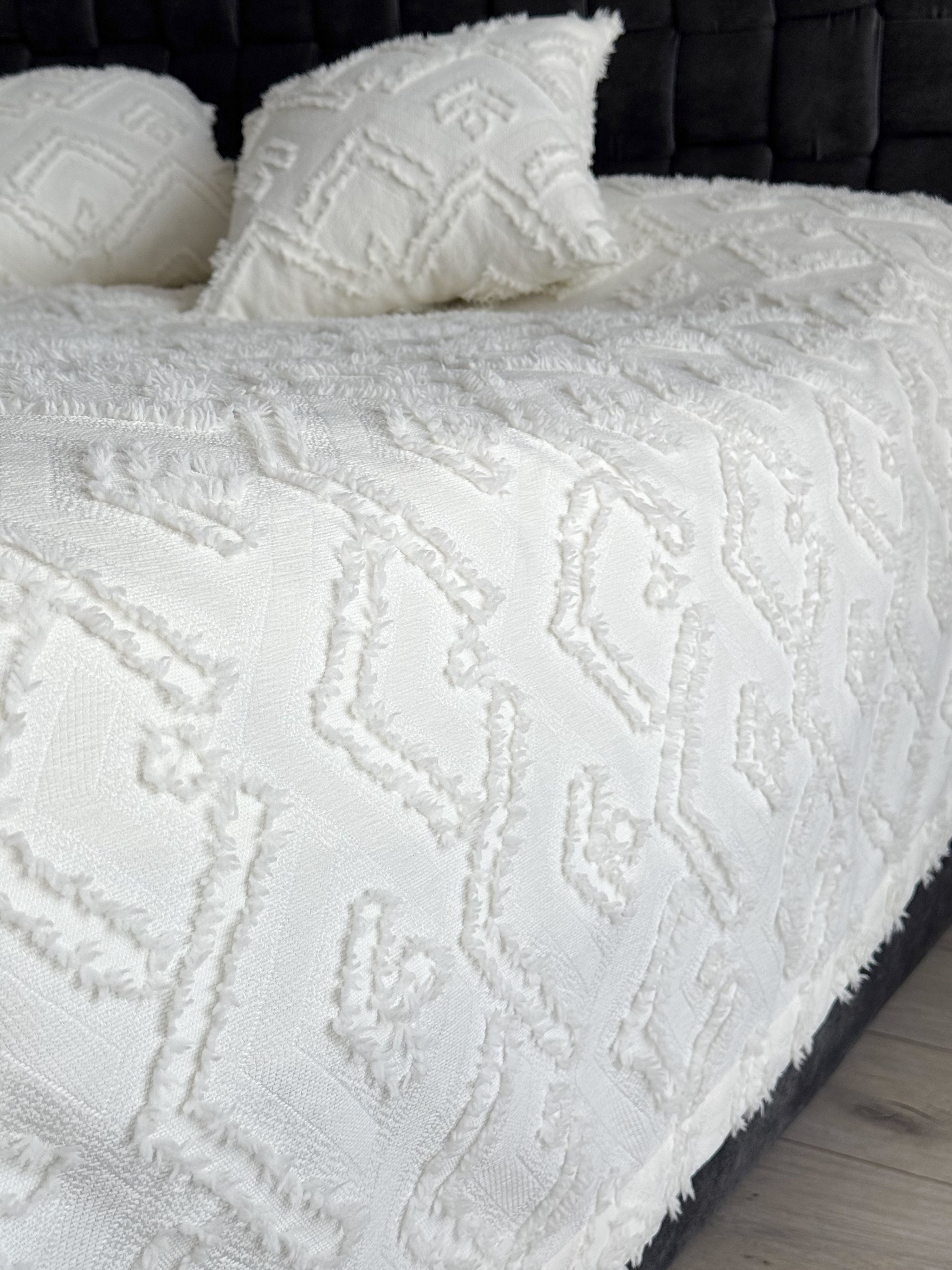 Ivory Scandinavian Bedspread