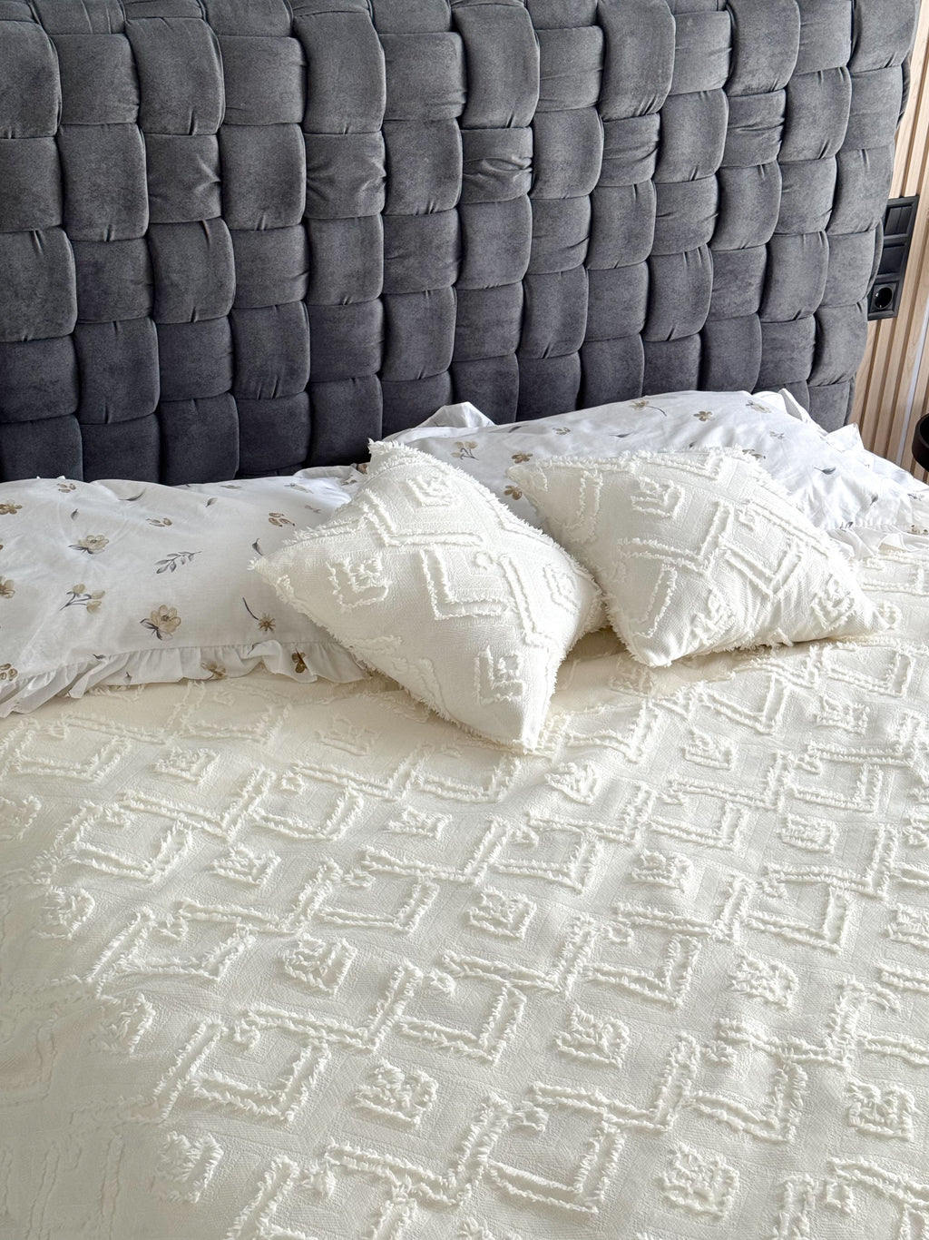 Ivory Scandinavian Bedspread