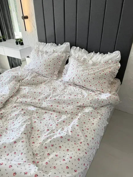 Mleczny komplet pościeli Różany Ogród z falbankami