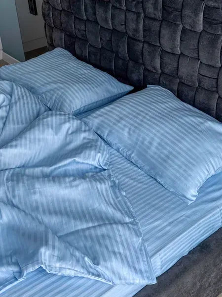 Błękitny komplet pościeli ze stripe satyny