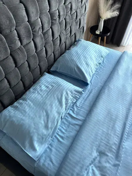 Błękitny komplet pościeli ze stripe satyny