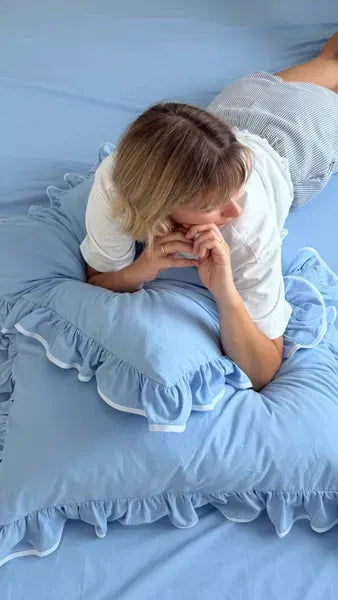 Błękitny komplet pościeli z pranej bawełny z lamówką